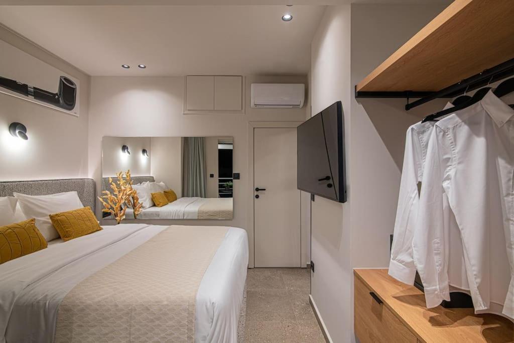 Apartment 1878 West